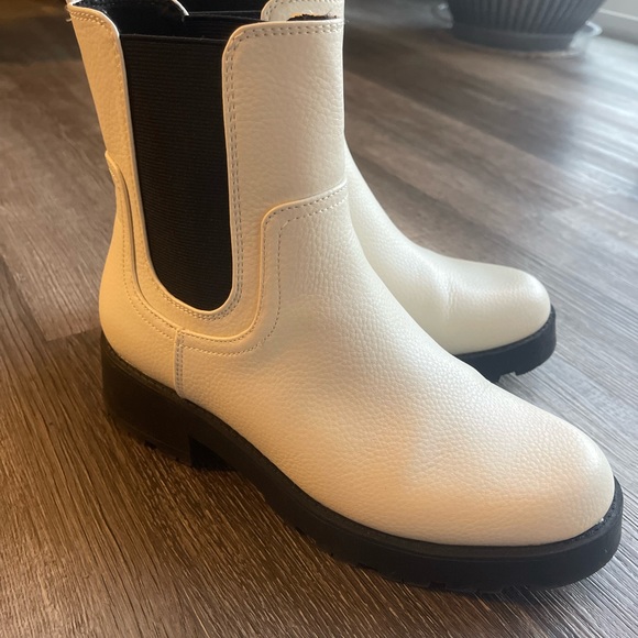 Old Navy boots - Picture 3 of 6